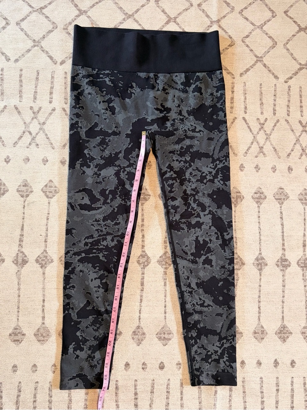NWOT AnyBody Black Gray Abstract Print High Rise Leggings XL - Picture 3 of 7